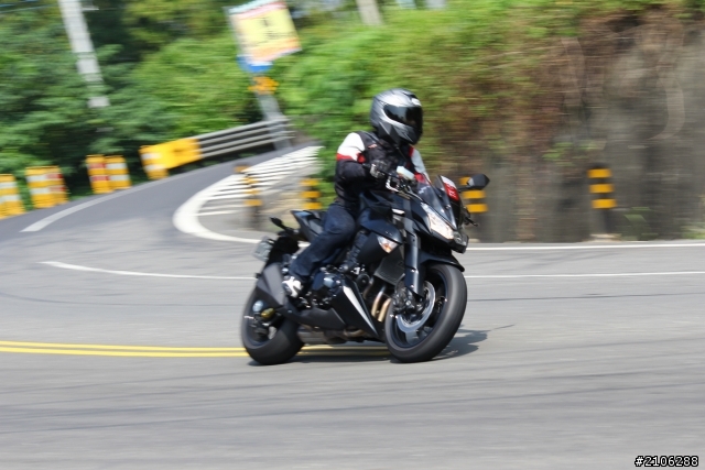 Z1000 隨處亂*跑