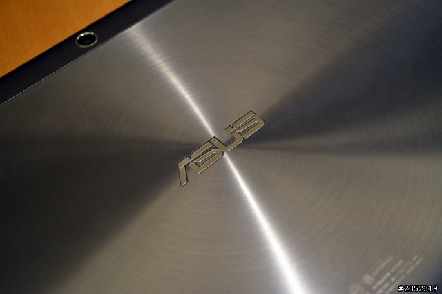 家人的生日禮物-ASUS Transformer Pad TF701