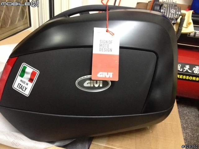 又?颱風天開箱 Kawasaki Versys 650 白色!!!