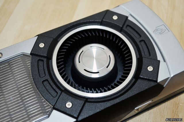 【開箱】NVIDIA GeForce GTX TITAN 泰坦 簡易開箱