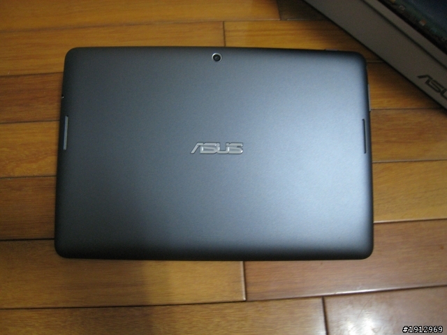 開頭箱 四核心的10吋平版ASUS MeMO Pad 10 ME102A