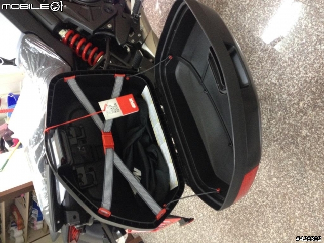 又?颱風天開箱 Kawasaki Versys 650 白色!!!
