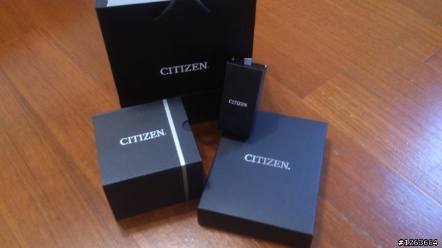 送給自己的成年禮 Citizen 光動能 AT8015-54E