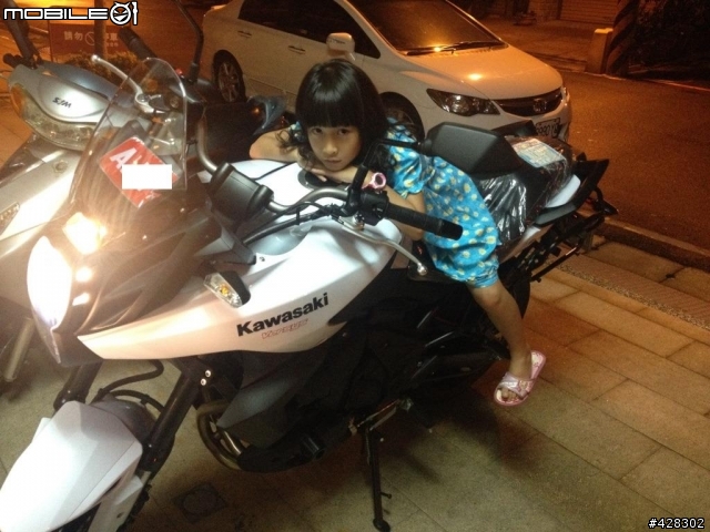 又?颱風天開箱 Kawasaki Versys 650 白色!!!