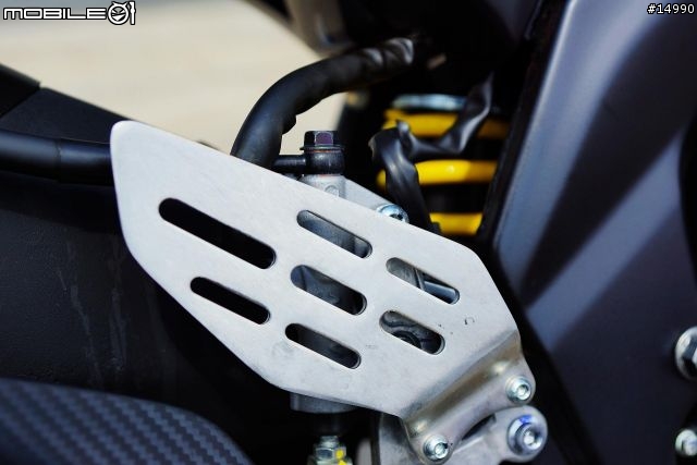 獨一無二的品味:YAMAHA YZF-R15 v2.0 2013