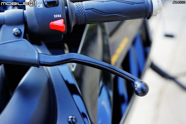 獨一無二的品味:YAMAHA YZF-R15 v2.0 2013