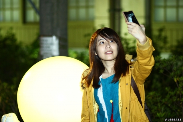 【開箱】LUMIA 1020 妹圖多 慎入!