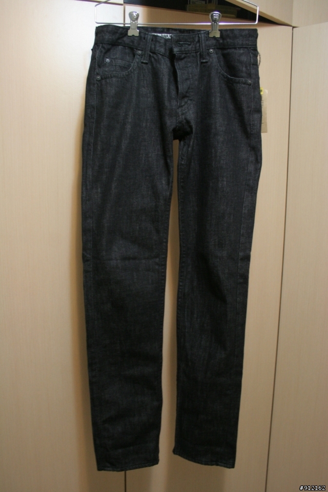 低調中的高質感─JEANSDA Phoenix Deep Black Rigid Jeans