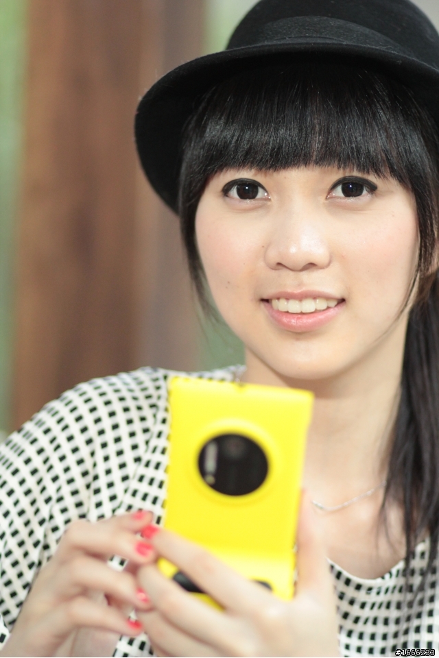 【開箱】LUMIA 1020 妹圖多 慎入!