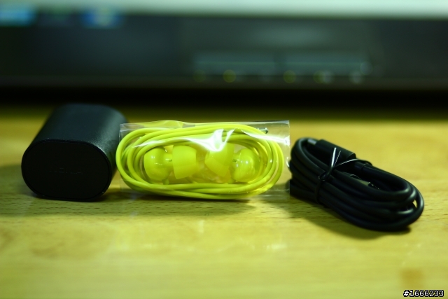 【開箱】LUMIA 1020 妹圖多 慎入!