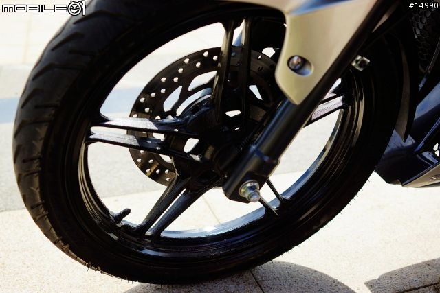 獨一無二的品味:YAMAHA YZF-R15 v2.0 2013