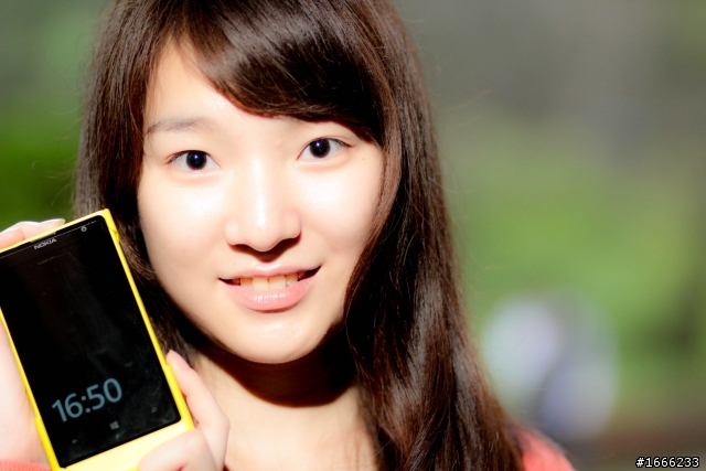 【開箱】LUMIA 1020 妹圖多 慎入!