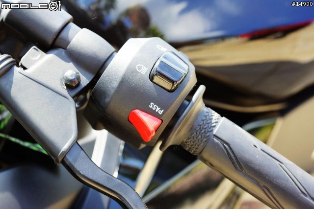 獨一無二的品味:YAMAHA YZF-R15 v2.0 2013