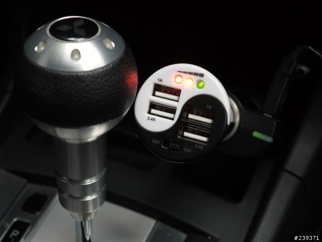 (開箱文) 實用創新設計小物 -- USB charger + Car Battery tester