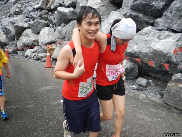 2013雨中熱血狂奔的太魯閣峽谷馬拉松