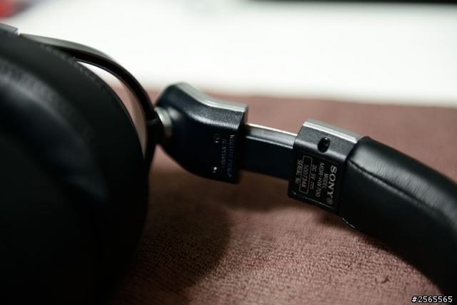 方寸間的奇幻世界 SONY MDR-HW700DS