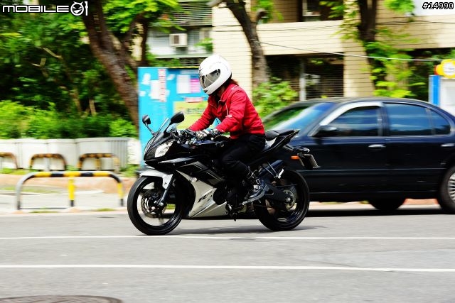 獨一無二的品味:YAMAHA YZF-R15 v2.0 2013