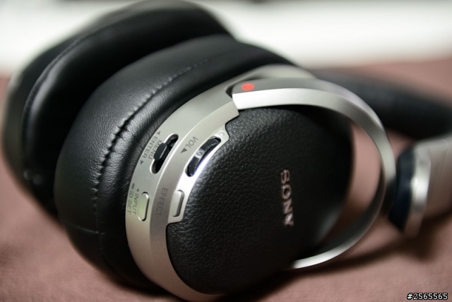 方寸間的奇幻世界 SONY MDR-HW700DS