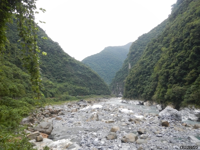 2013雨中熱血狂奔的太魯閣峽谷馬拉松