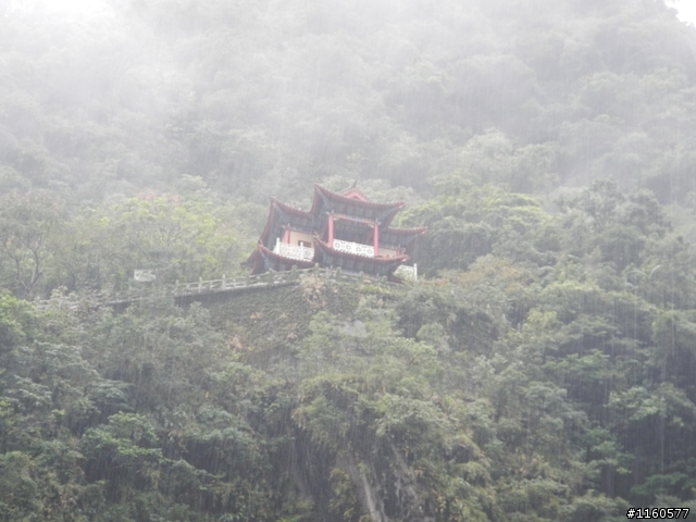 2013雨中熱血狂奔的太魯閣峽谷馬拉松