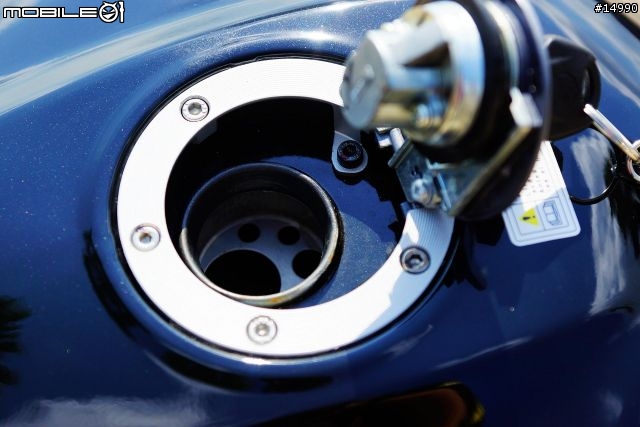 獨一無二的品味:YAMAHA YZF-R15 v2.0 2013