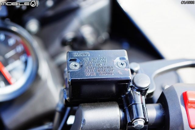 獨一無二的品味:YAMAHA YZF-R15 v2.0 2013