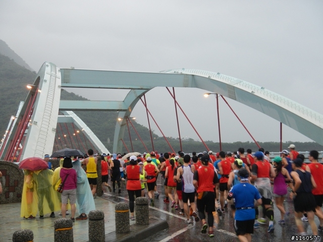 2013雨中熱血狂奔的太魯閣峽谷馬拉松