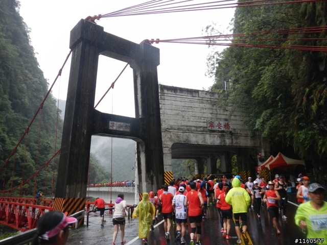 2013雨中熱血狂奔的太魯閣峽谷馬拉松