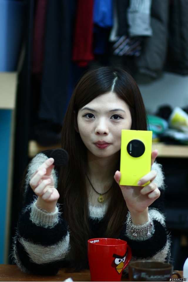 【開箱】LUMIA 1020 妹圖多 慎入!