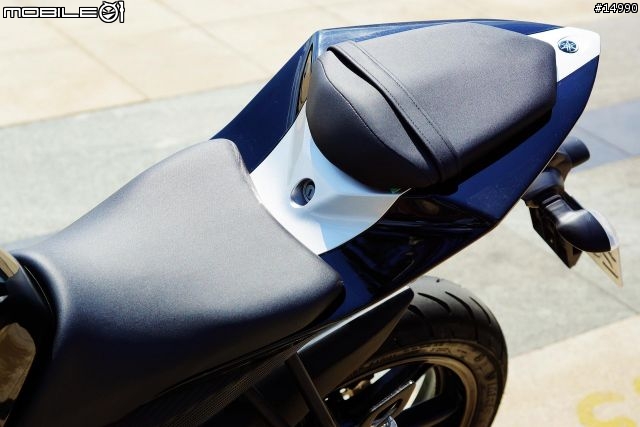 獨一無二的品味:YAMAHA YZF-R15 v2.0 2013