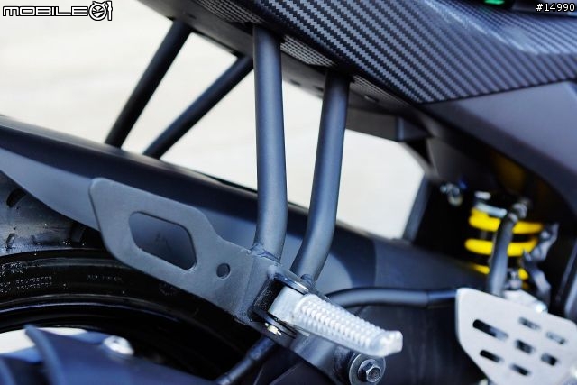 獨一無二的品味:YAMAHA YZF-R15 v2.0 2013