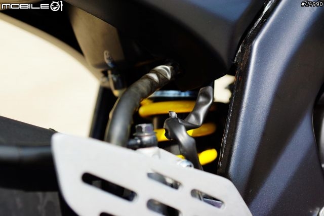 獨一無二的品味:YAMAHA YZF-R15 v2.0 2013