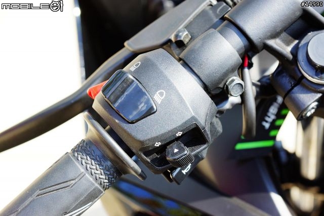 獨一無二的品味:YAMAHA YZF-R15 v2.0 2013