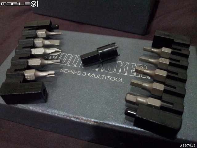 為了證明對AR-15的愛 Multitasker的AR專用工具鉗開箱