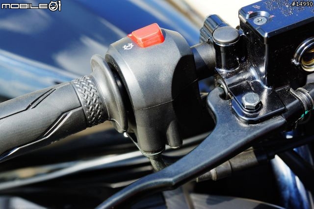 獨一無二的品味:YAMAHA YZF-R15 v2.0 2013