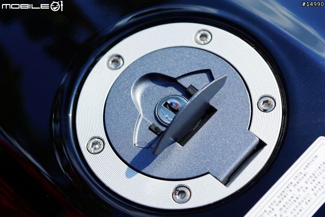 獨一無二的品味:YAMAHA YZF-R15 v2.0 2013