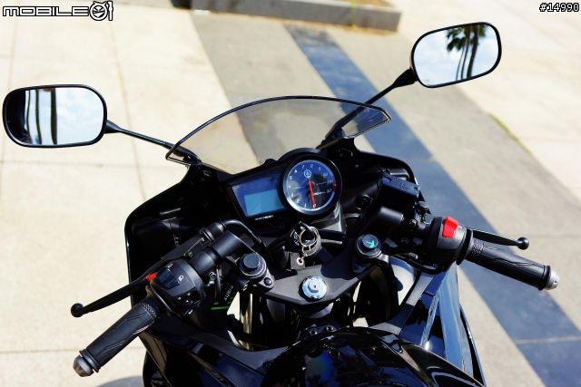 獨一無二的品味:YAMAHA YZF-R15 v2.0 2013