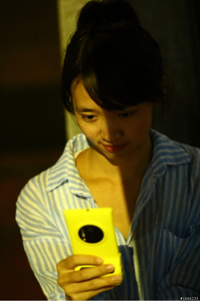 【開箱】LUMIA 1020 妹圖多 慎入!