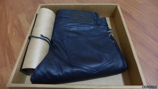 JEANSDA 2013秋冬新作 Phoenix Black Coated Jeans Slender