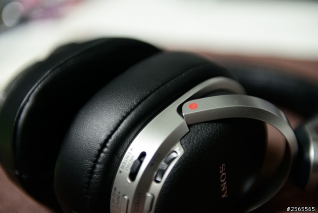 方寸間的奇幻世界 SONY MDR-HW700DS