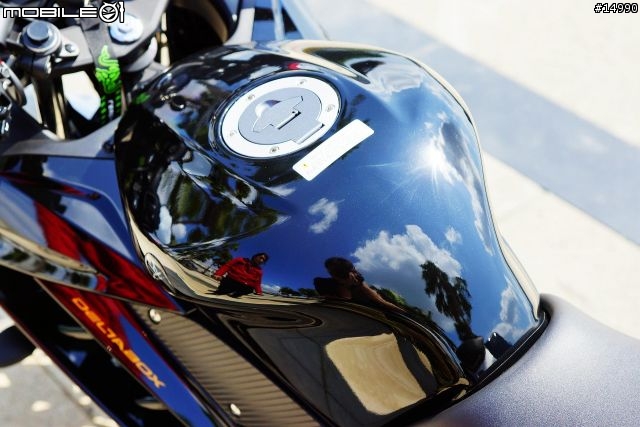 獨一無二的品味:YAMAHA YZF-R15 v2.0 2013
