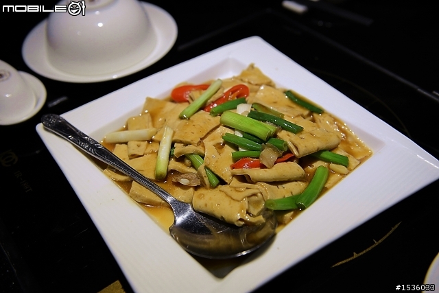 朋友來,請美食(乾鍋鴨頭),開開U6過癮頭,結果只開20公尺試乘。