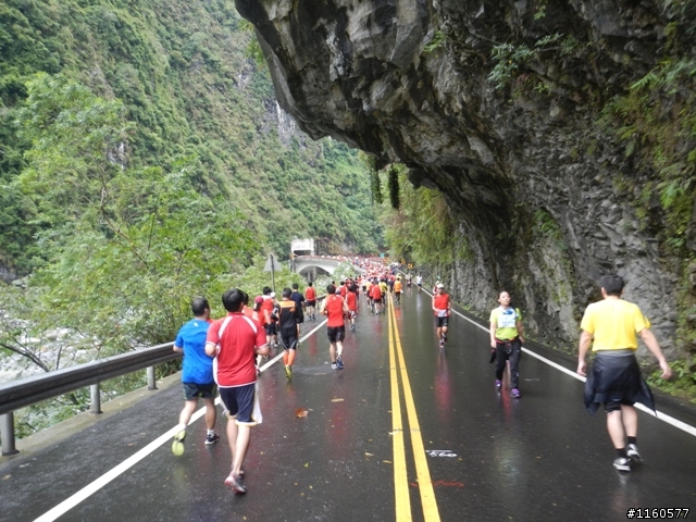 2013雨中熱血狂奔的太魯閣峽谷馬拉松
