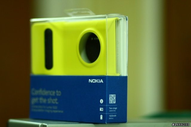 【開箱】LUMIA 1020 妹圖多 慎入!