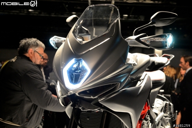 三缸多功能車款 MV AGUSTA TURISMO VELOCE800問世