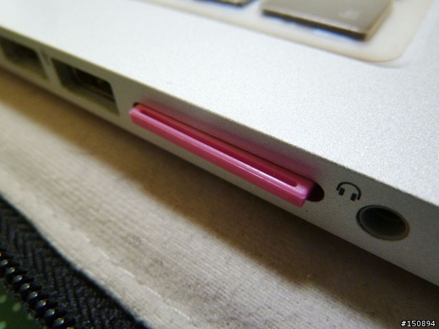 【簡單分享】為 Macbook Pro 找個記憶卡防塵塞吧!Apotop SmartSuit 隨行轉卡體驗