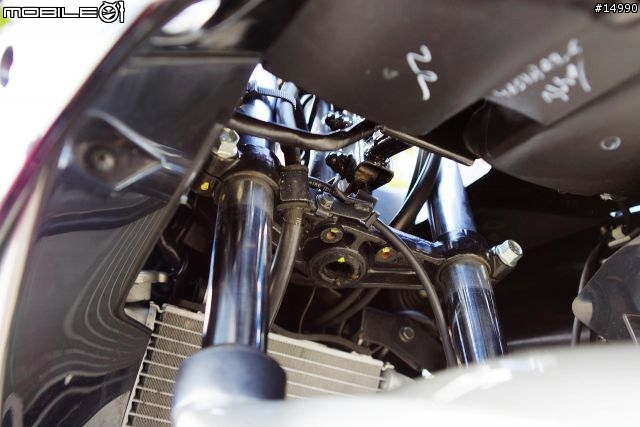 獨一無二的品味:YAMAHA YZF-R15 v2.0 2013