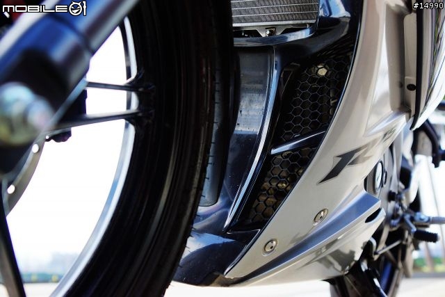 獨一無二的品味:YAMAHA YZF-R15 v2.0 2013