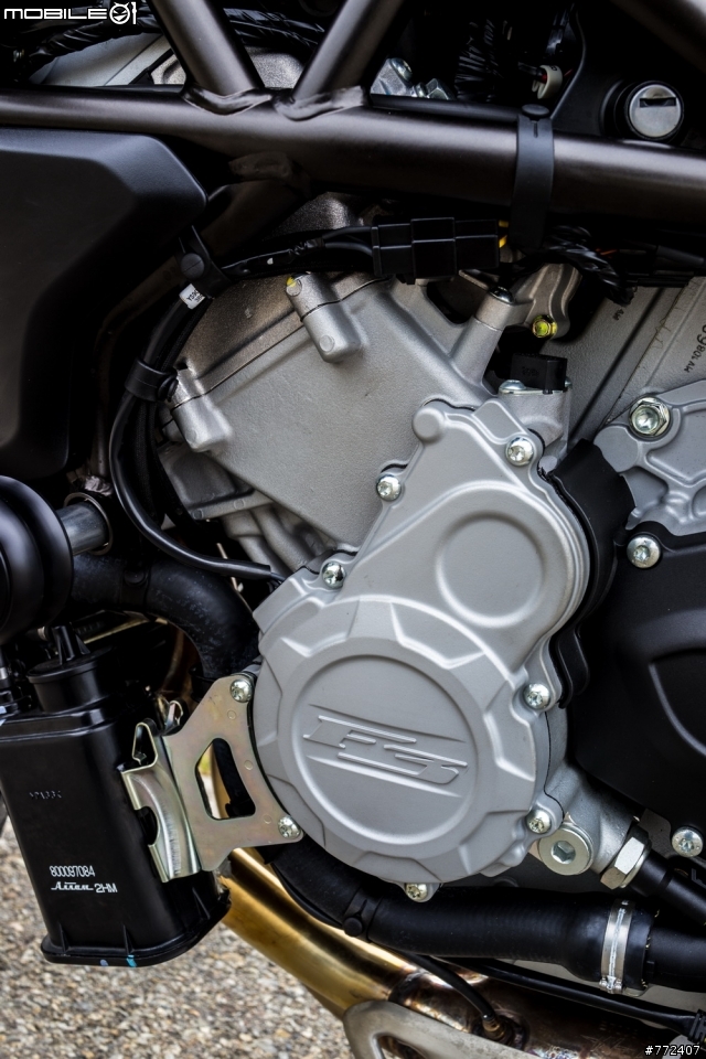 重車日誌20:最美的中量級街車-MV Agusta Brutale800