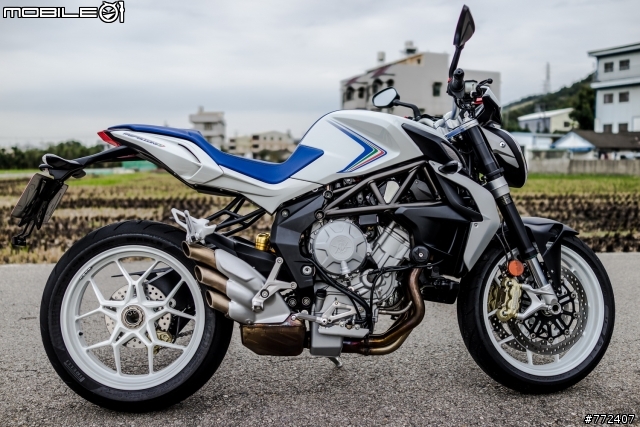 重車日誌20:最美的中量級街車-MV Agusta Brutale800